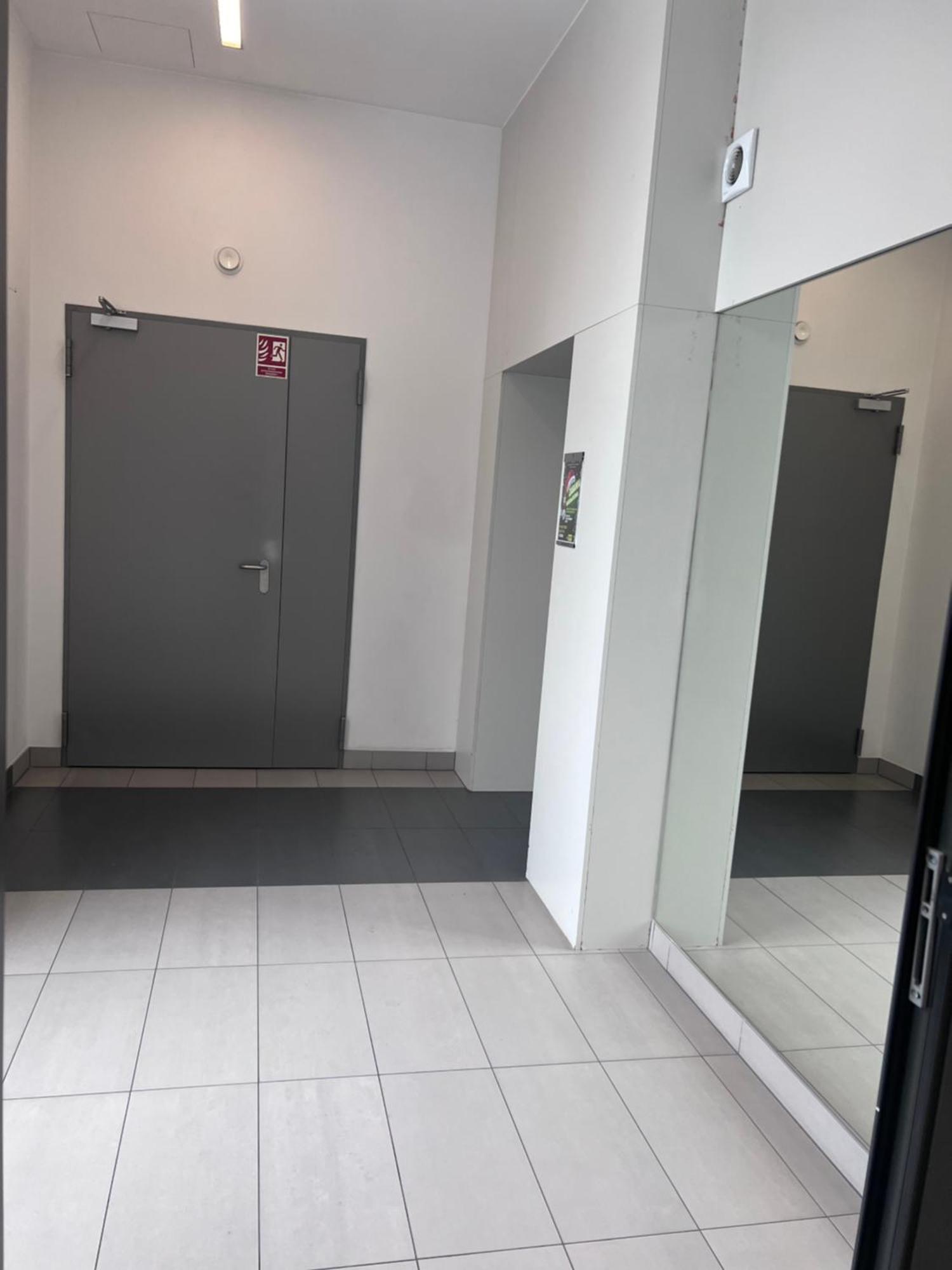 Appartamento Lake Park Apartament With Free Parking Airport Netflix Varsavia Esterno foto