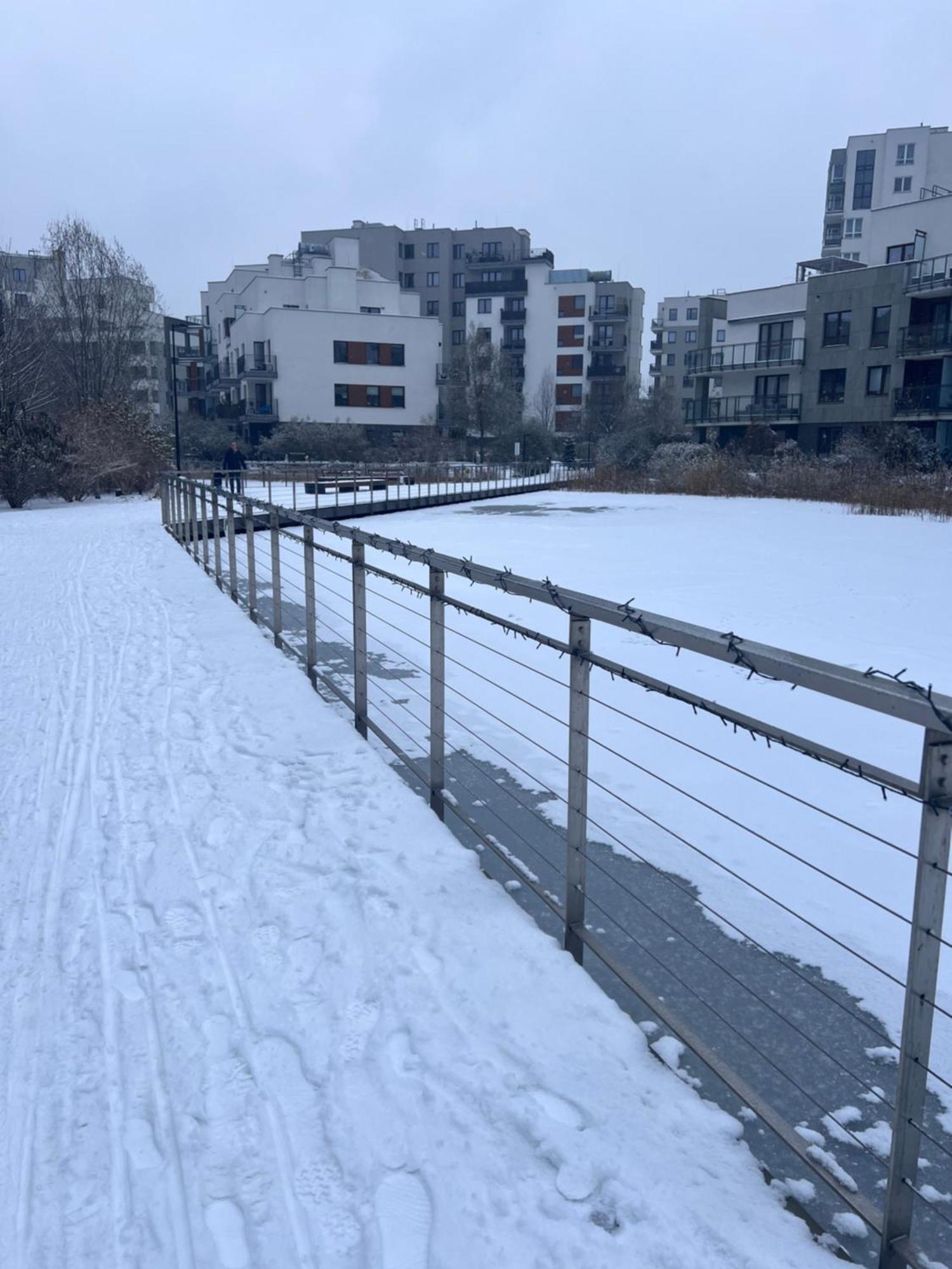 Appartamento Lake Park Apartament With Free Parking Airport Netflix Varsavia Esterno foto