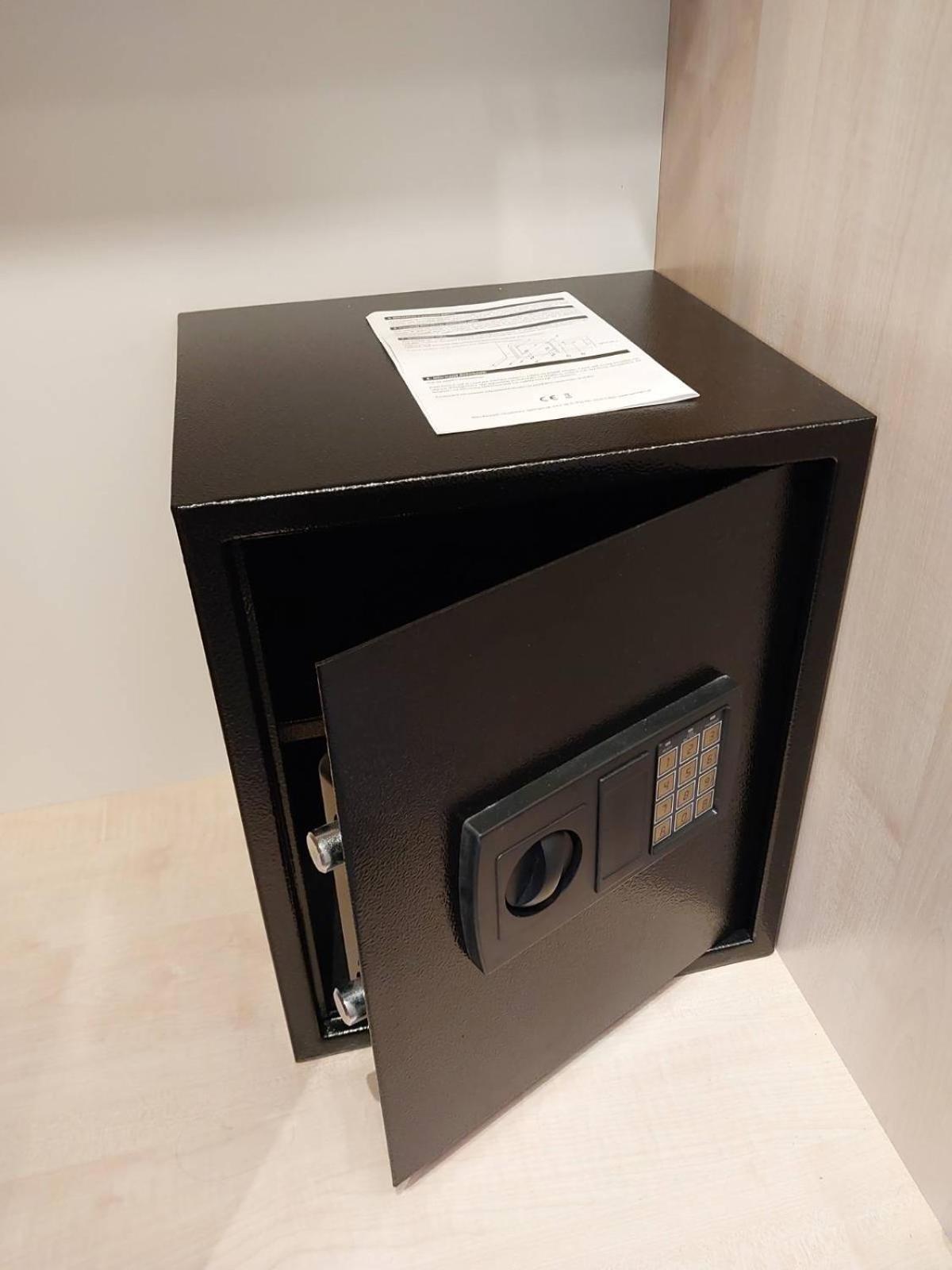 Appartamento Lake Park Apartament With Free Parking Airport Netflix Varsavia Esterno foto
