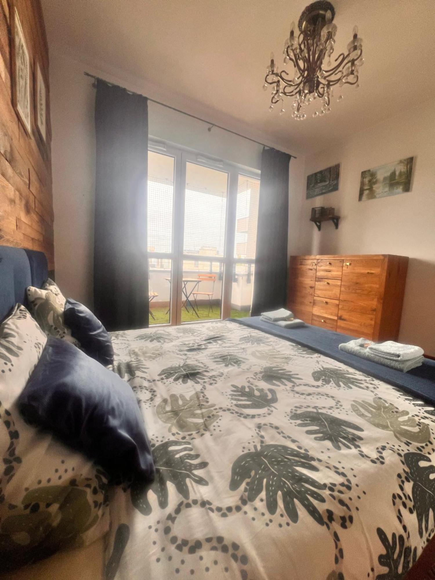 Appartamento Lake Park Apartament With Free Parking Airport Netflix Varsavia Esterno foto