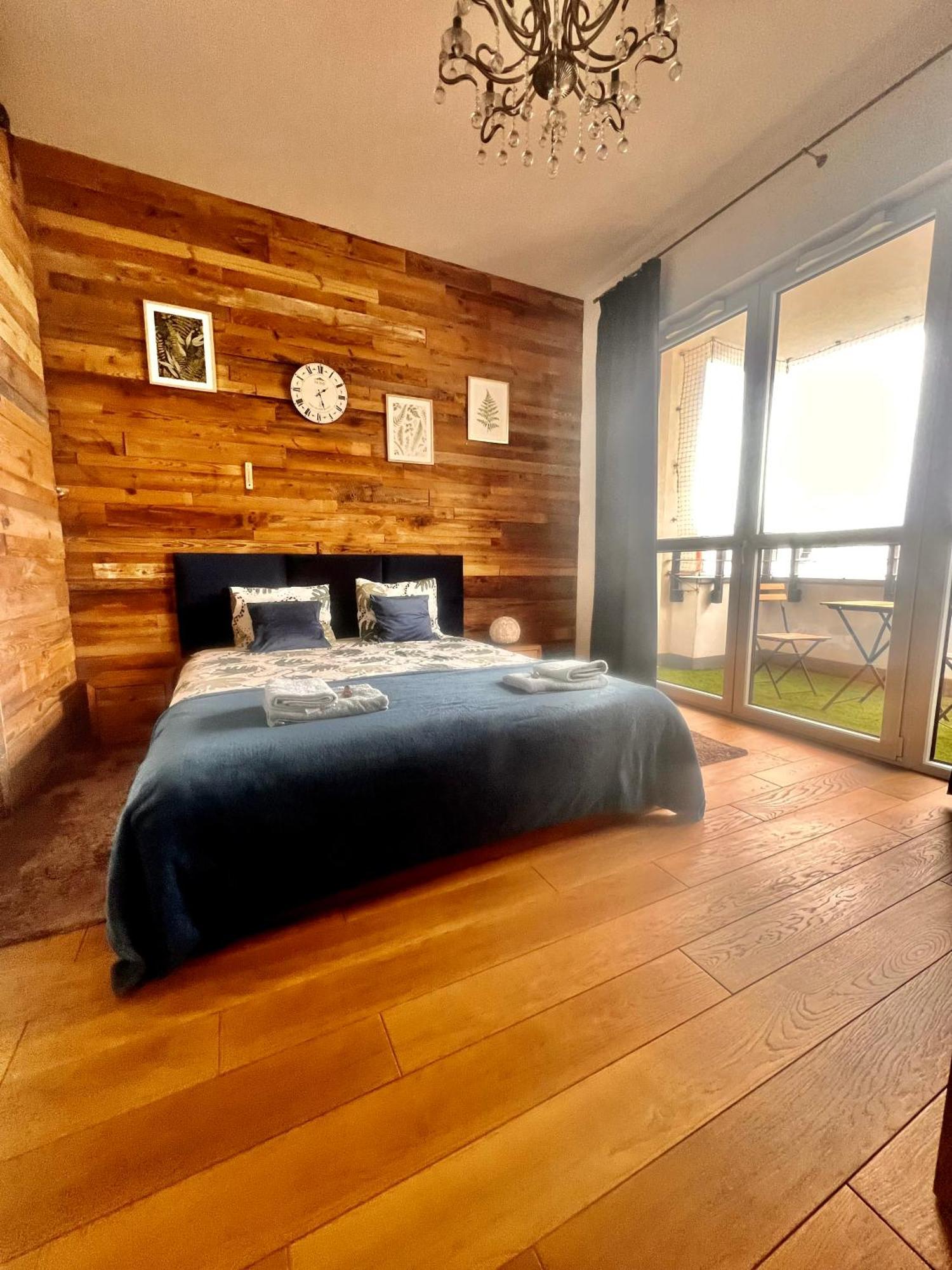 Appartamento Lake Park Apartament With Free Parking Airport Netflix Varsavia Esterno foto